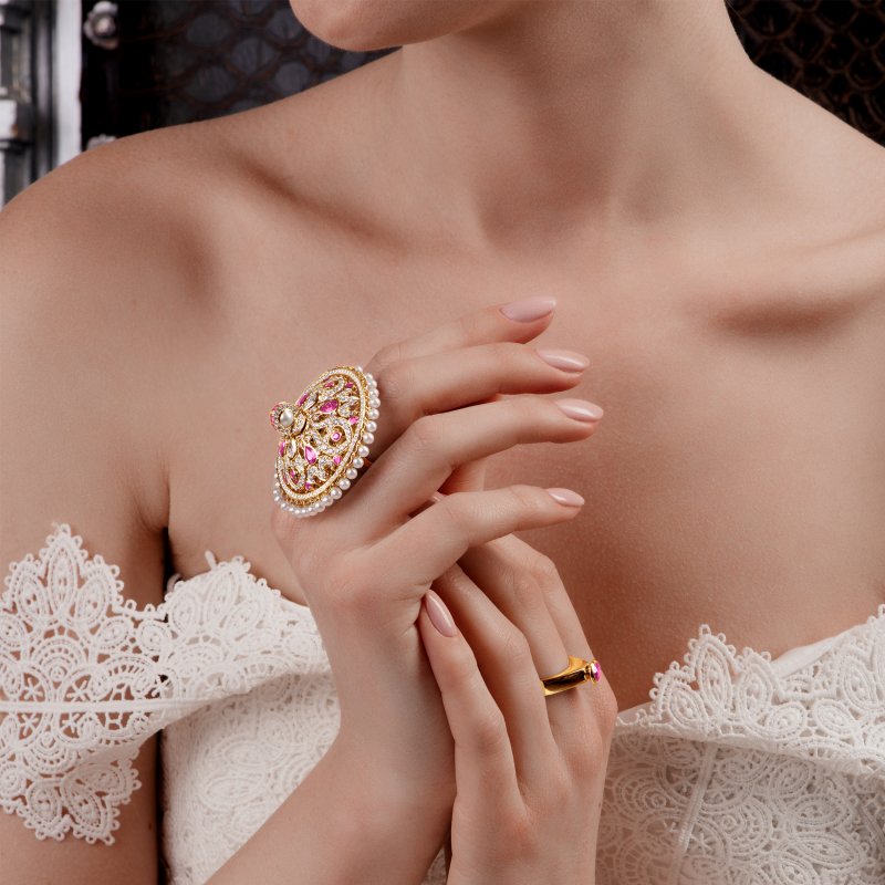 Dancing Doll Ring in Yellow Gold with White Diamonds, Pink Sapphires and Pearls DDR5.24.26.22 Sybarite Jewellery - image 6